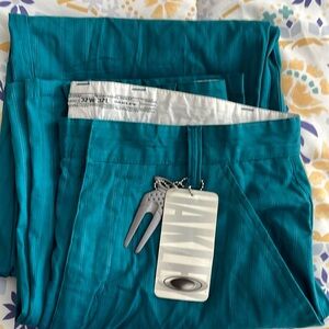 NWT Oakley Golf Pants. Loose Fit, Deep Blue.